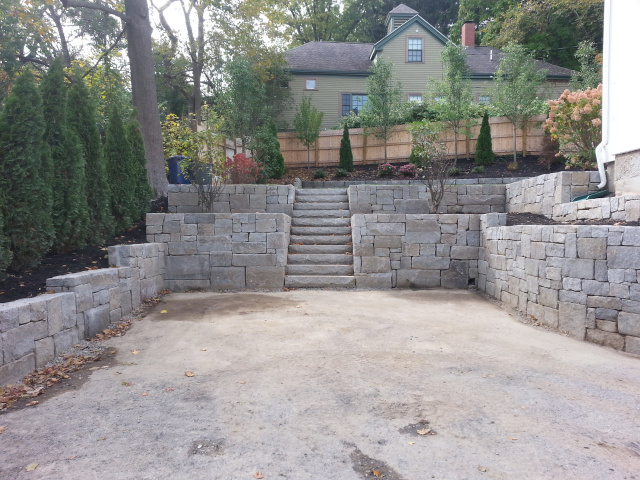 Hardscape Desing - Grand entry way to backyard